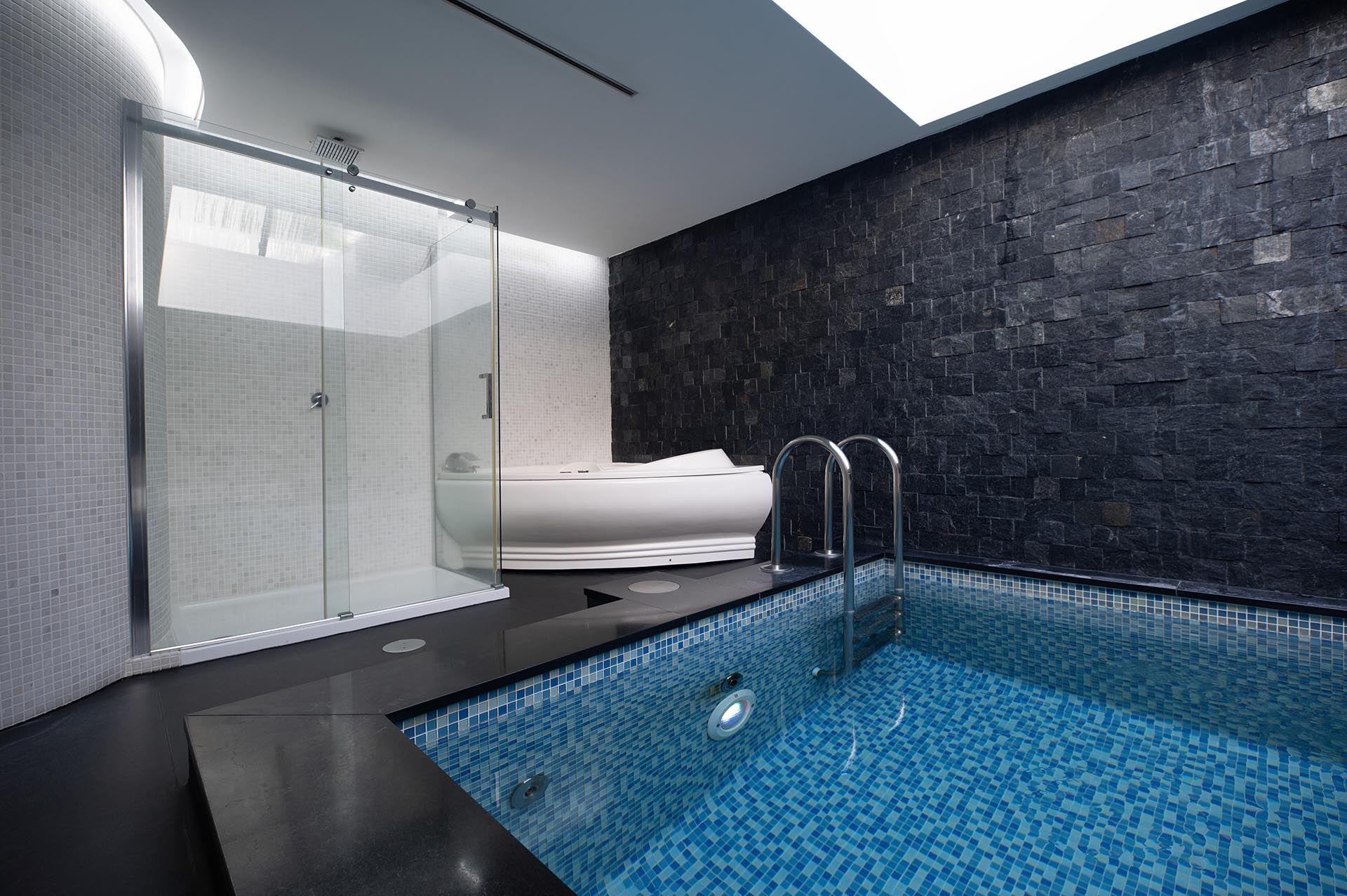 suite com jacuzzi e piscina motel horly